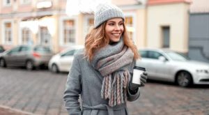 Как выбрать шапку, которая идеально сочетается с зимними аксессуарами: шарфы и перчатки