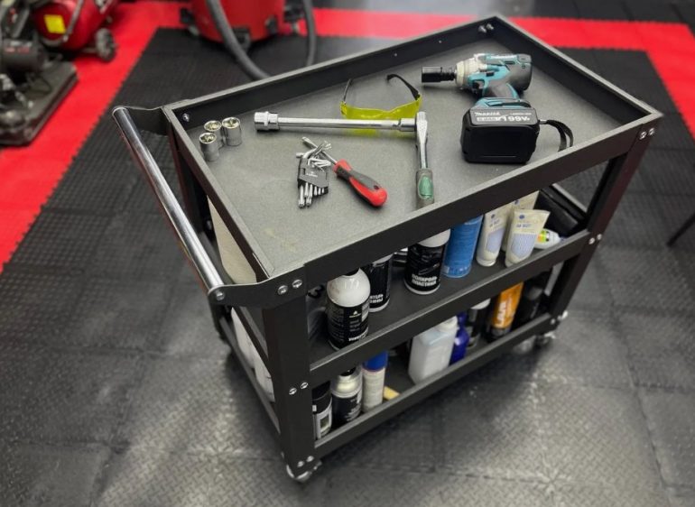 Тележка для инструмента на колесах: как навести порядок в гараже