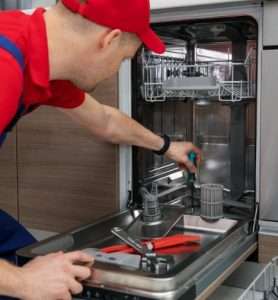 Чистая посуда без усилий: почему важен ремонт и обслуживание посудомоечных машин?